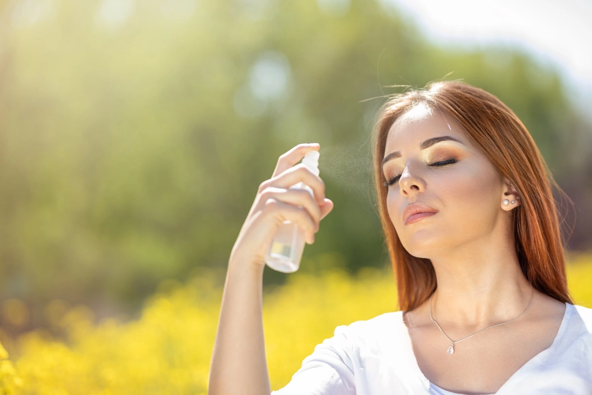 Siente el frescor y aroma de nuestra bruma perfumada para cabello y cuerpo Sitges Experiencia sensorial con bruma perfumada para cabello y cuerpo en Sitges, en nuestra peluquería