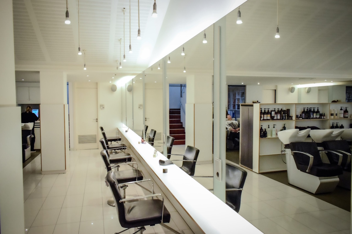 Tintes y mechas personalizadas en peluquerías en Vilanova i la Geltrú como Peluquería Vilanova Coloración técnica realizada por profesionales en peluquerías en Vilanova i la Geltrú