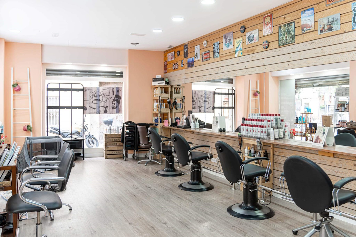 Peluquerías en Vilanova i la Geltrú con atención personalizada y espacio moderno Ambiente acogedor en una de las mejores peluquerías en Vilanova i la Geltrú