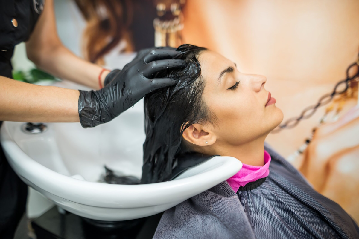Catálogo exclusivo de venta de productos de peluquería en Sitges en Peluquería Vilanova Expositor con productos disponibles en la venta de productos de peluquería en Sitges