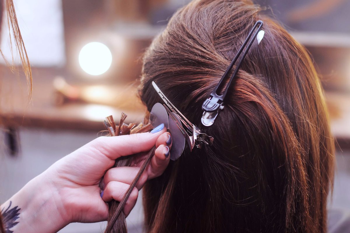 Estilo personalizado con Extensión de pelo en El Vendrell con tonos creativos. Extensión de pelo en El Vendrell con efectos de color y mechas sin dañar el cabello.